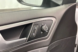 valkoinen Volkswagen Golf 2018 kuva 14.