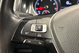 valkoinen Volkswagen Golf 2018 kuva 16.
