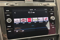 valkoinen Volkswagen Golf 2018 kuva 19.