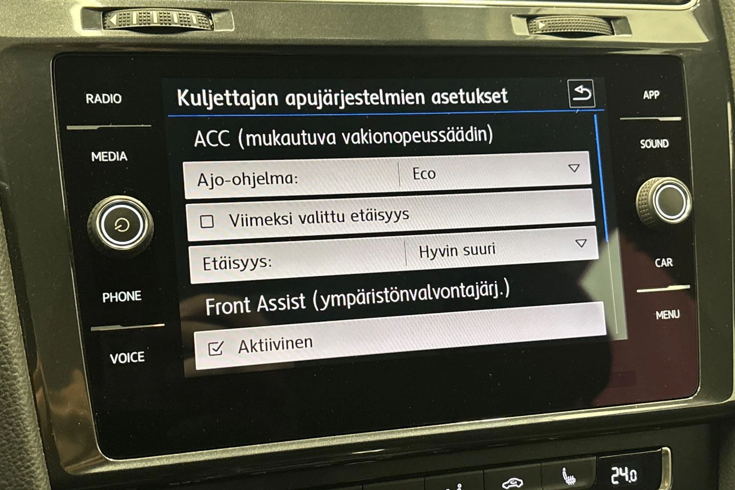 valkoinen Volkswagen Golf 2018 kuva 21.