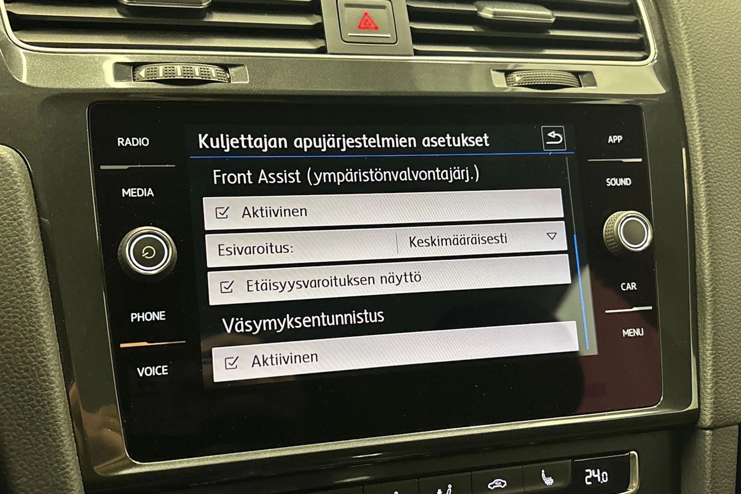 valkoinen Volkswagen Golf 2018 kuva 22.