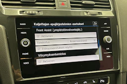 valkoinen Volkswagen Golf 2018 kuva 22.