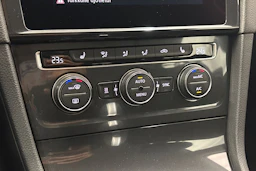 valkoinen Volkswagen Golf 2018 kuva 24.