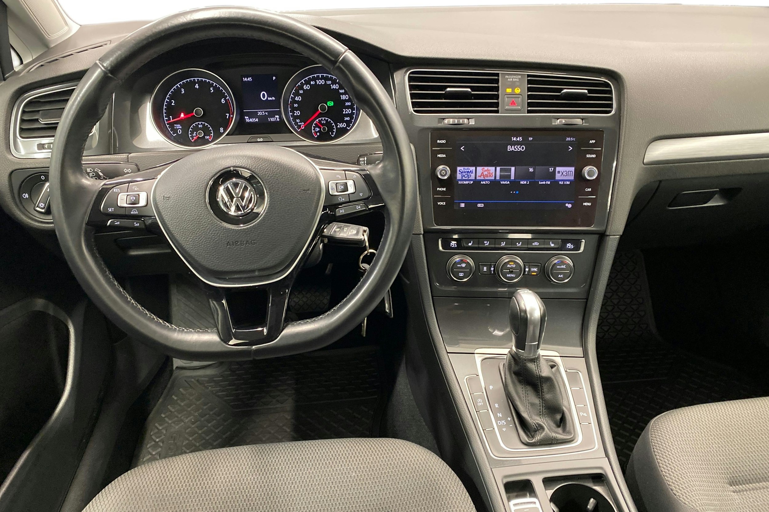 harmaa Volkswagen Golf 2018 kuva 9.