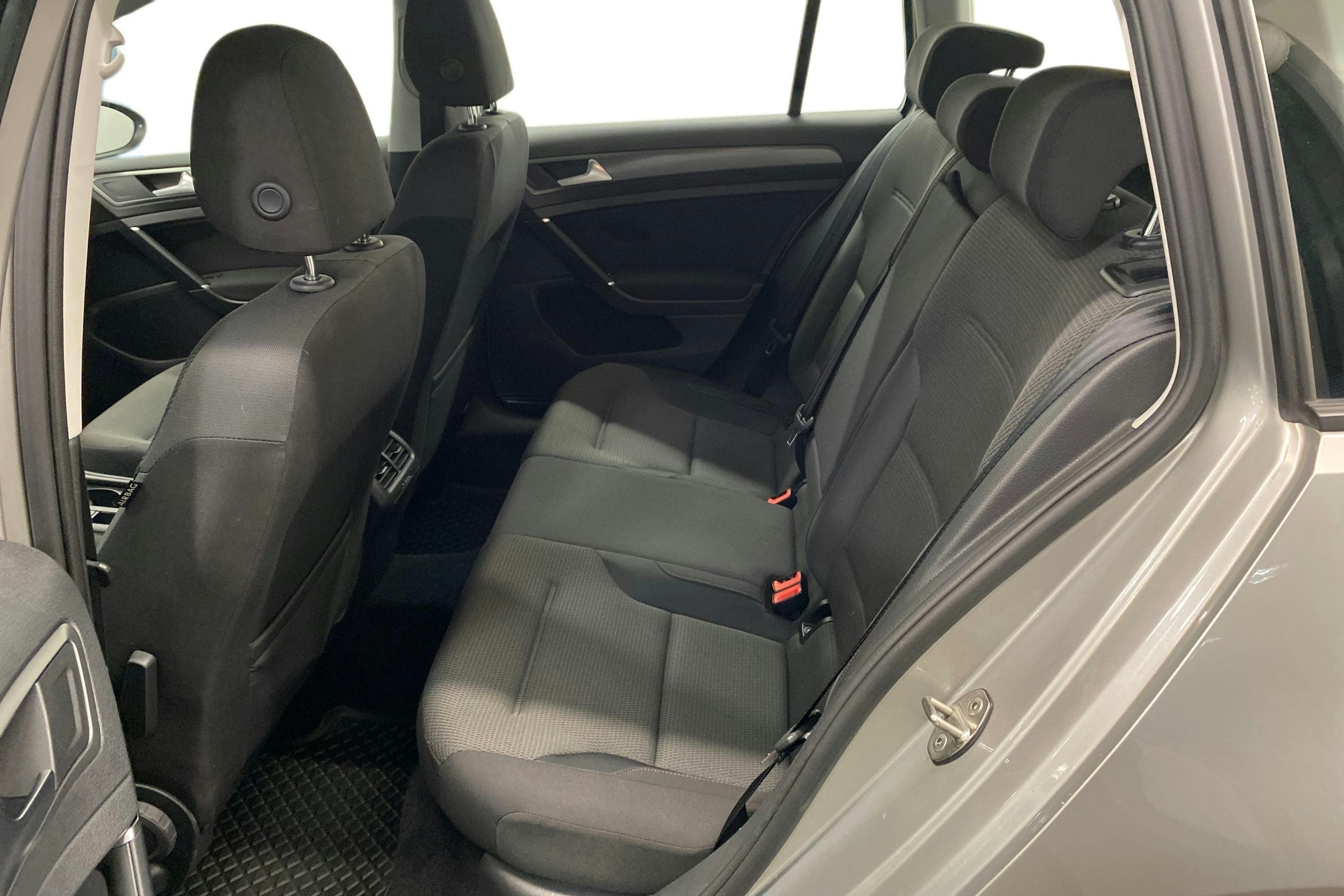 harmaa Volkswagen Golf 2018 kuva 10.