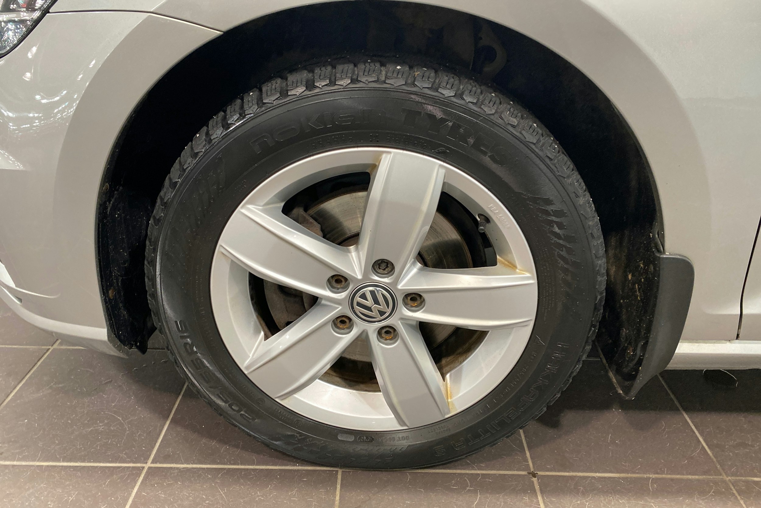 harmaa Volkswagen Golf 2018 kuva 11.