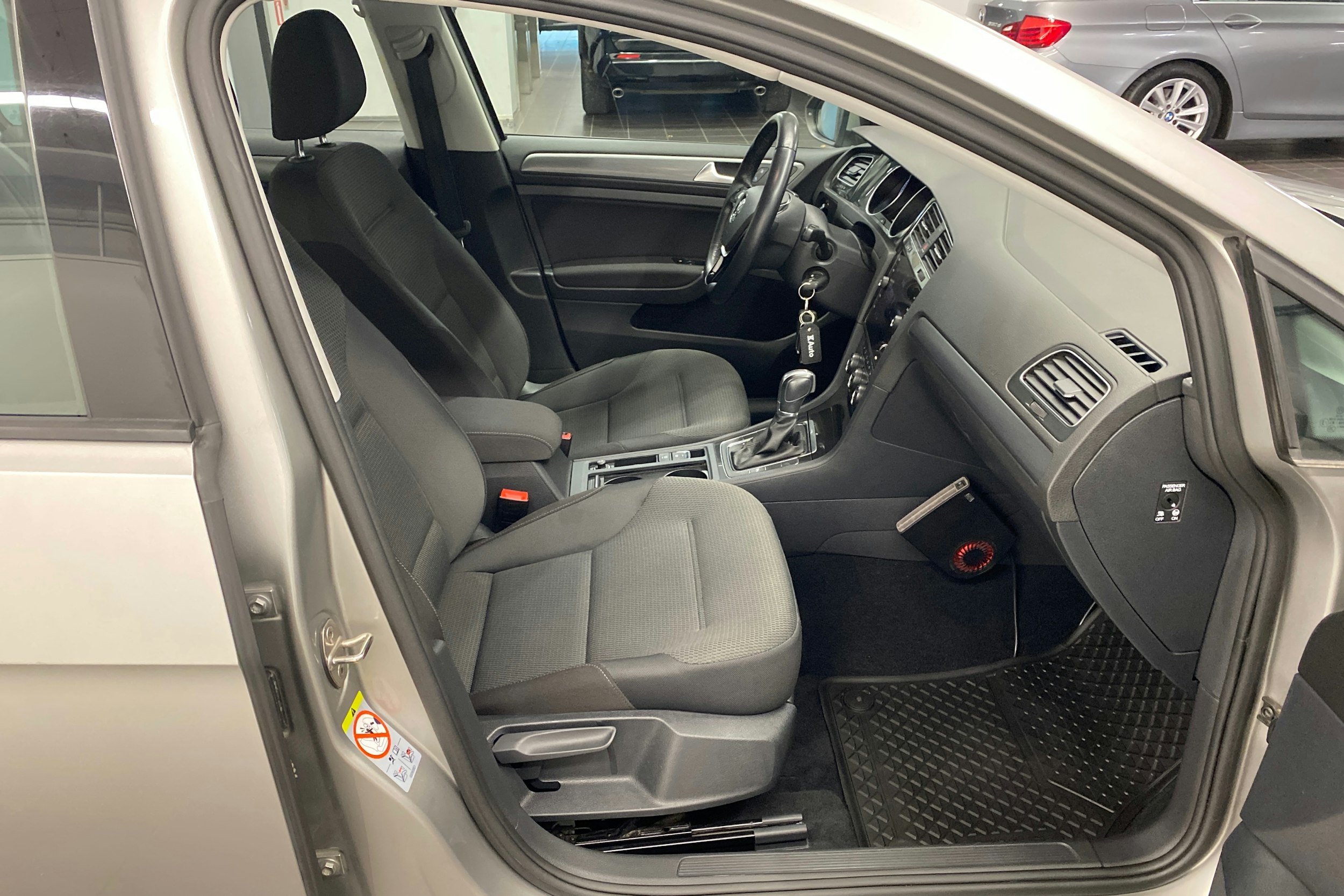 harmaa Volkswagen Golf 2018 kuva 16.