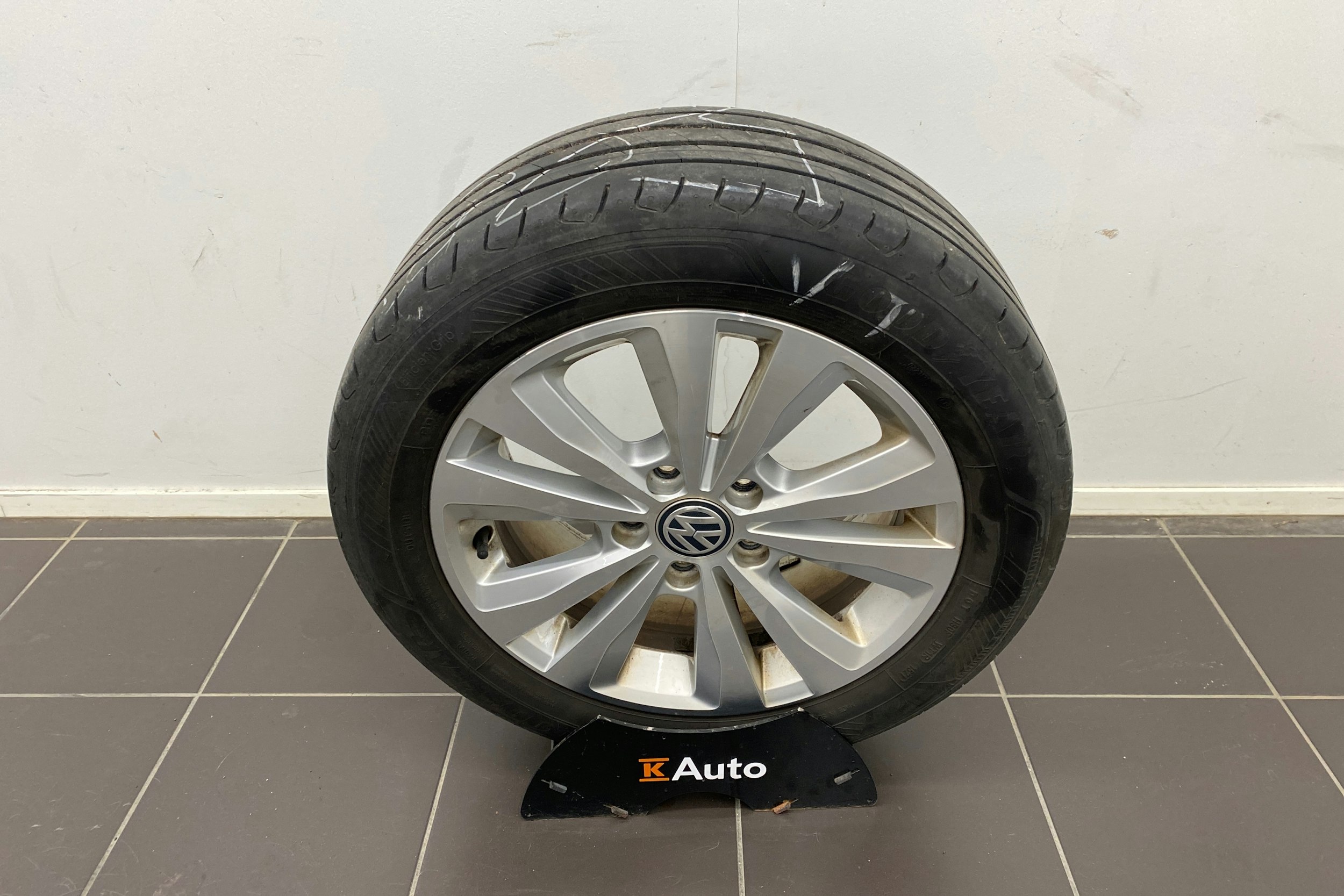 harmaa Volkswagen Golf 2018 kuva 17.