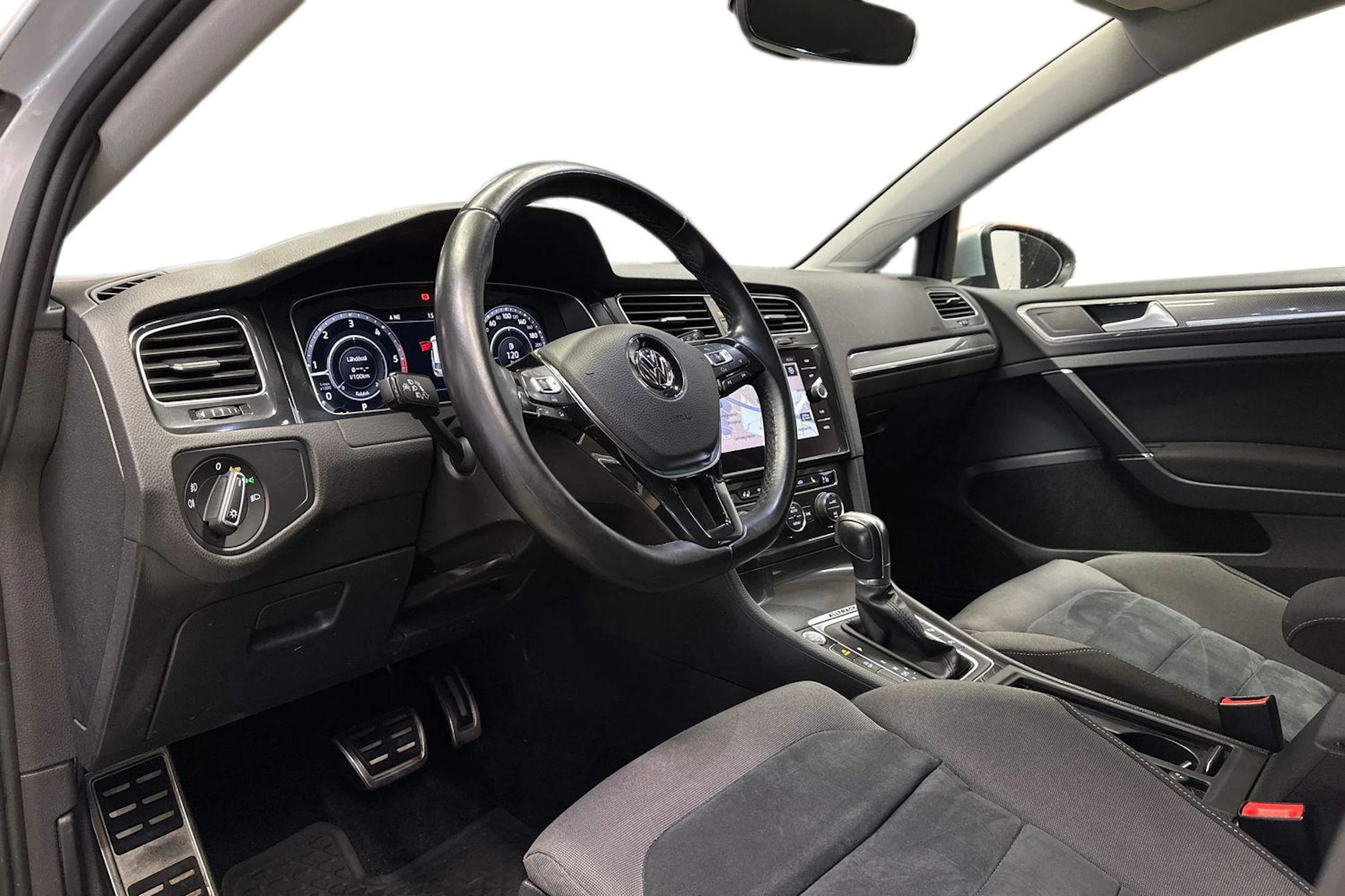 valkoinen Volkswagen Golf 2018 kuva 8.