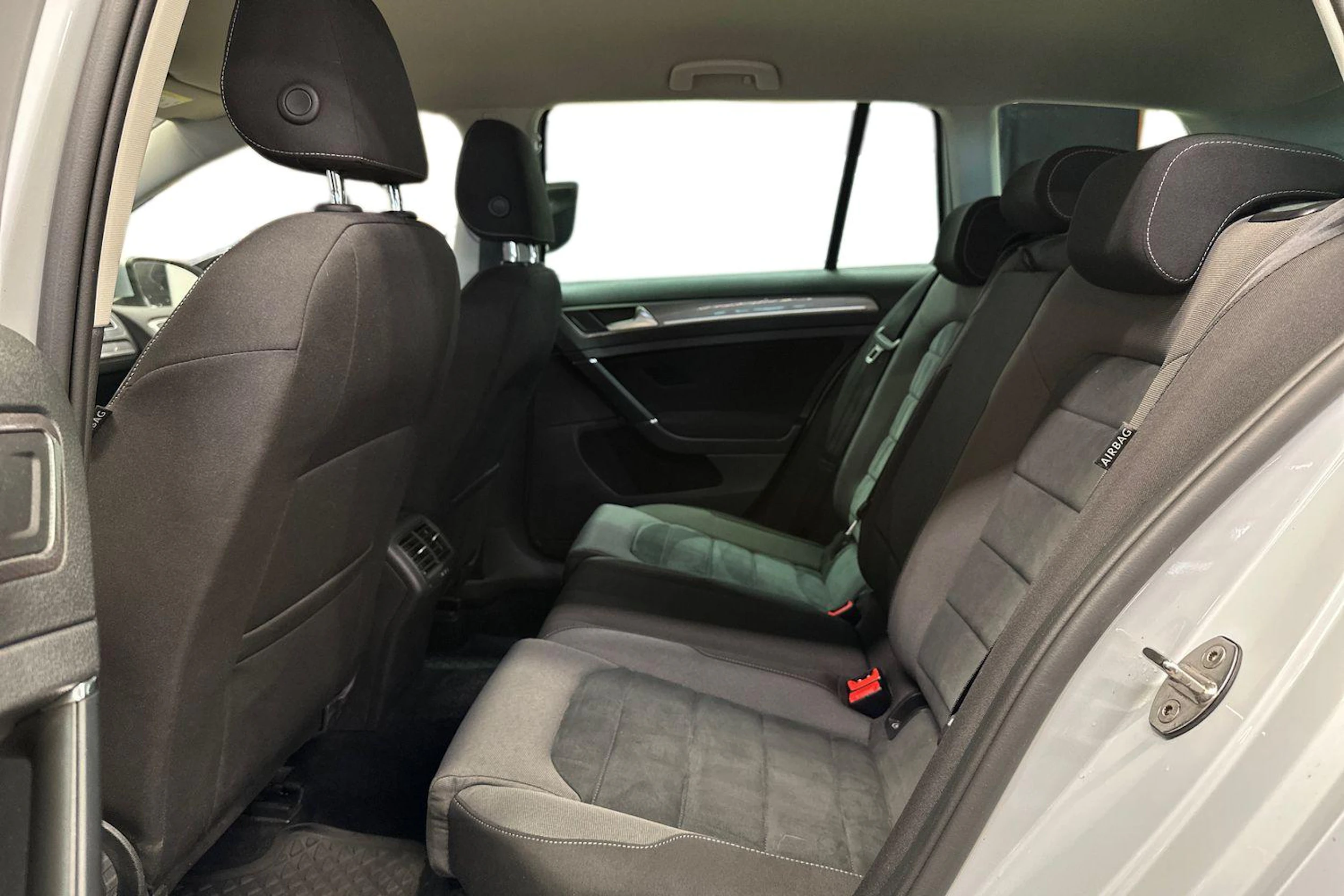 valkoinen Volkswagen Golf 2018 kuva 11.