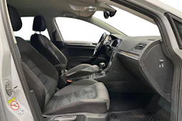 valkoinen Volkswagen Golf 2018 kuva 12.