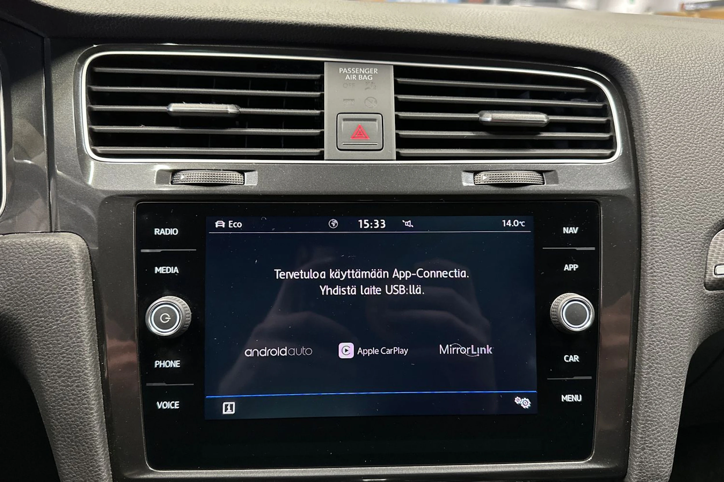 valkoinen Volkswagen Golf 2018 kuva 18.