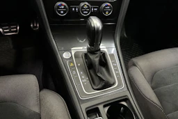 valkoinen Volkswagen Golf 2018 kuva 20.
