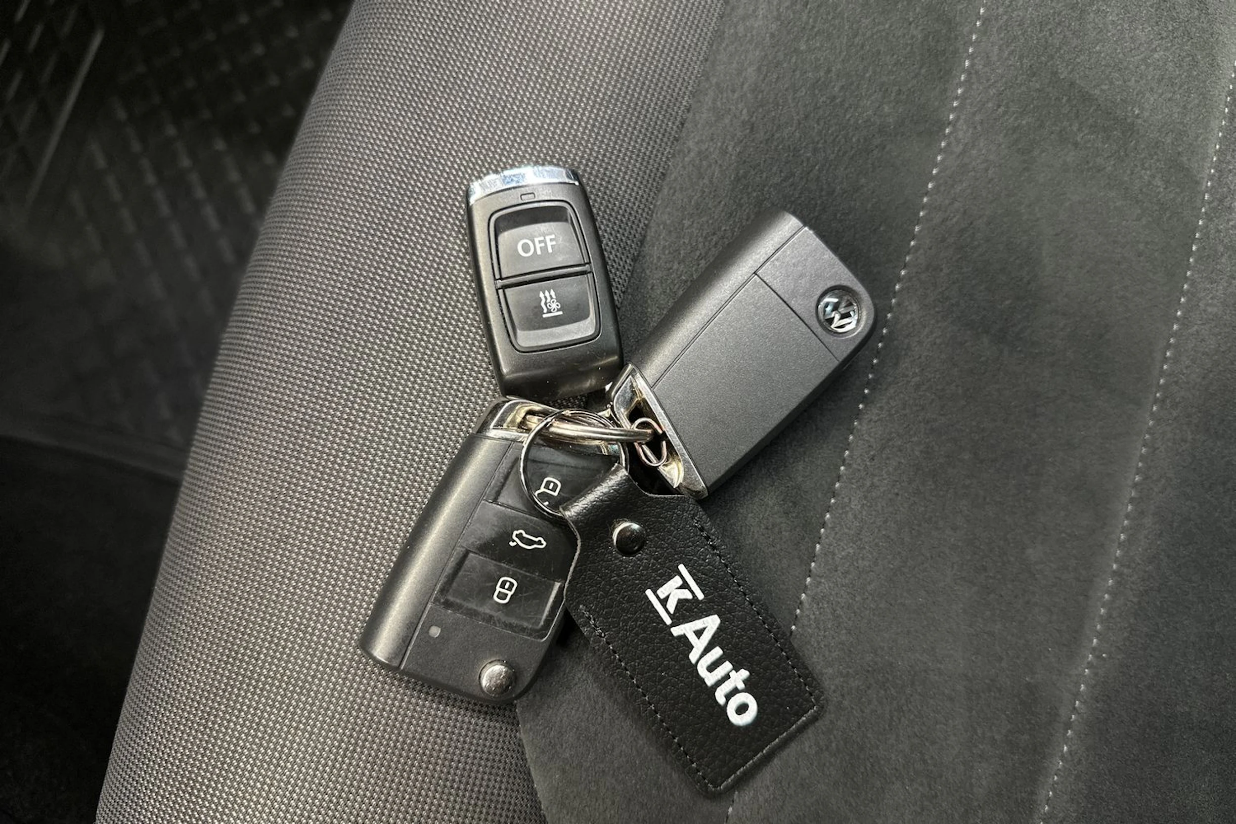 valkoinen Volkswagen Golf 2018 kuva 21.