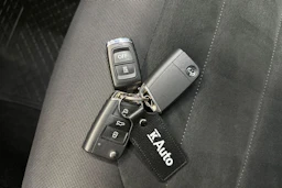 valkoinen Volkswagen Golf 2018 kuva 21.
