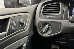 valkoinen Volkswagen Golf 2018 kuva 25.