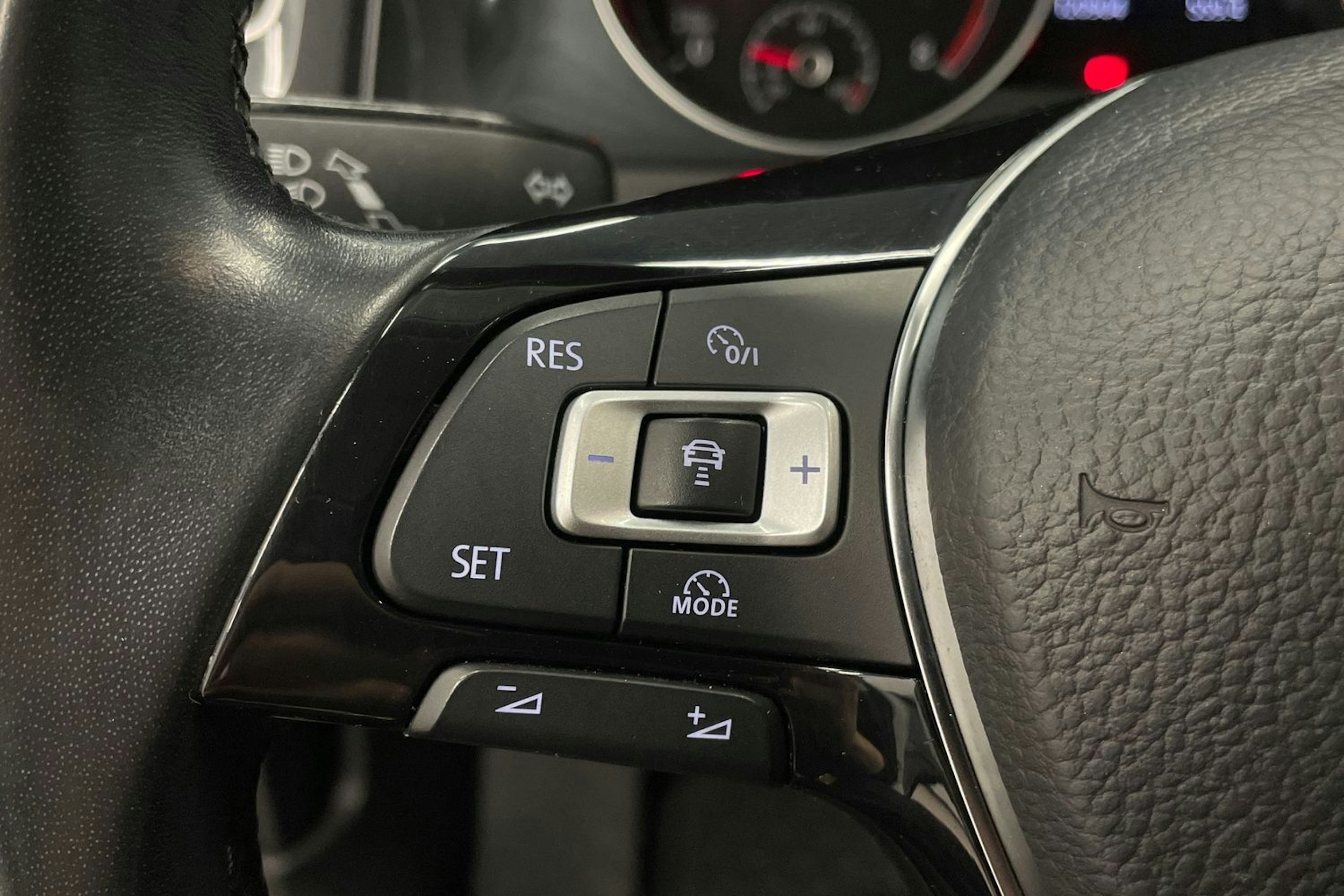 Valkoinen Volkswagen GOLF 2018 kuva 17.