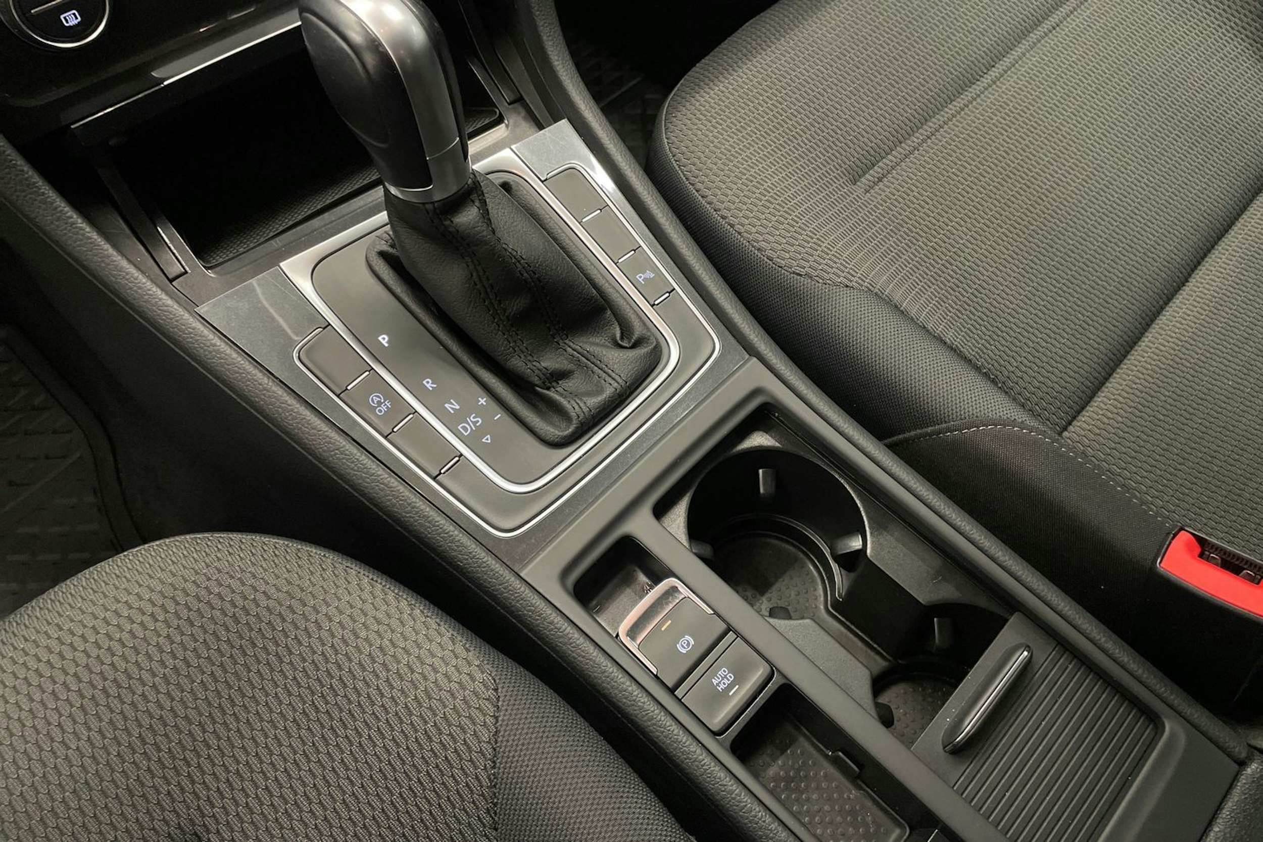 Valkoinen Volkswagen GOLF 2018 kuva 19.