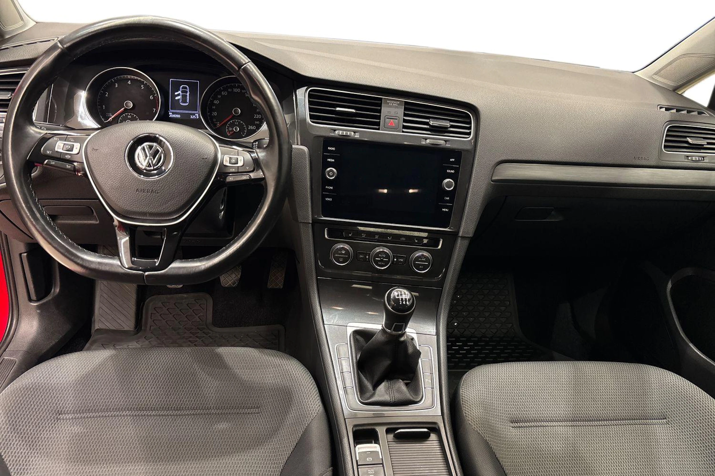 punainen Volkswagen Golf 2019 kuva 9.