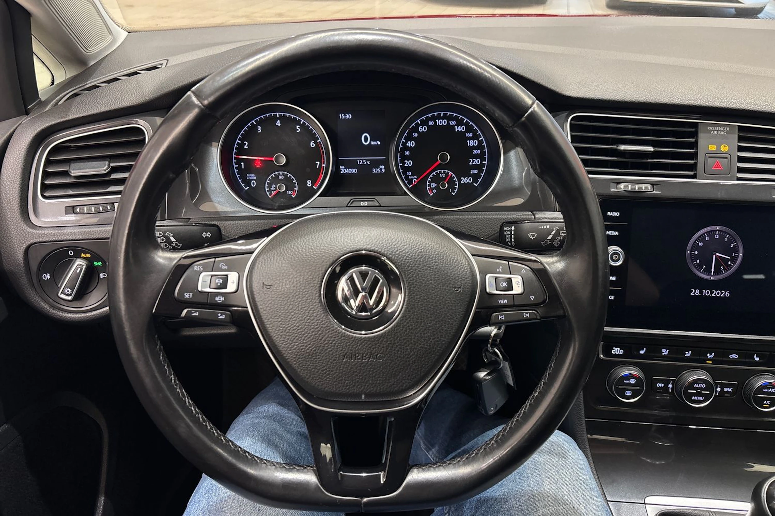 punainen Volkswagen Golf 2019 kuva 16.