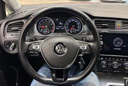 punainen Volkswagen Golf 2019 kuva 16.