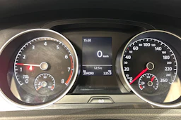 punainen Volkswagen Golf 2019 kuva 17.