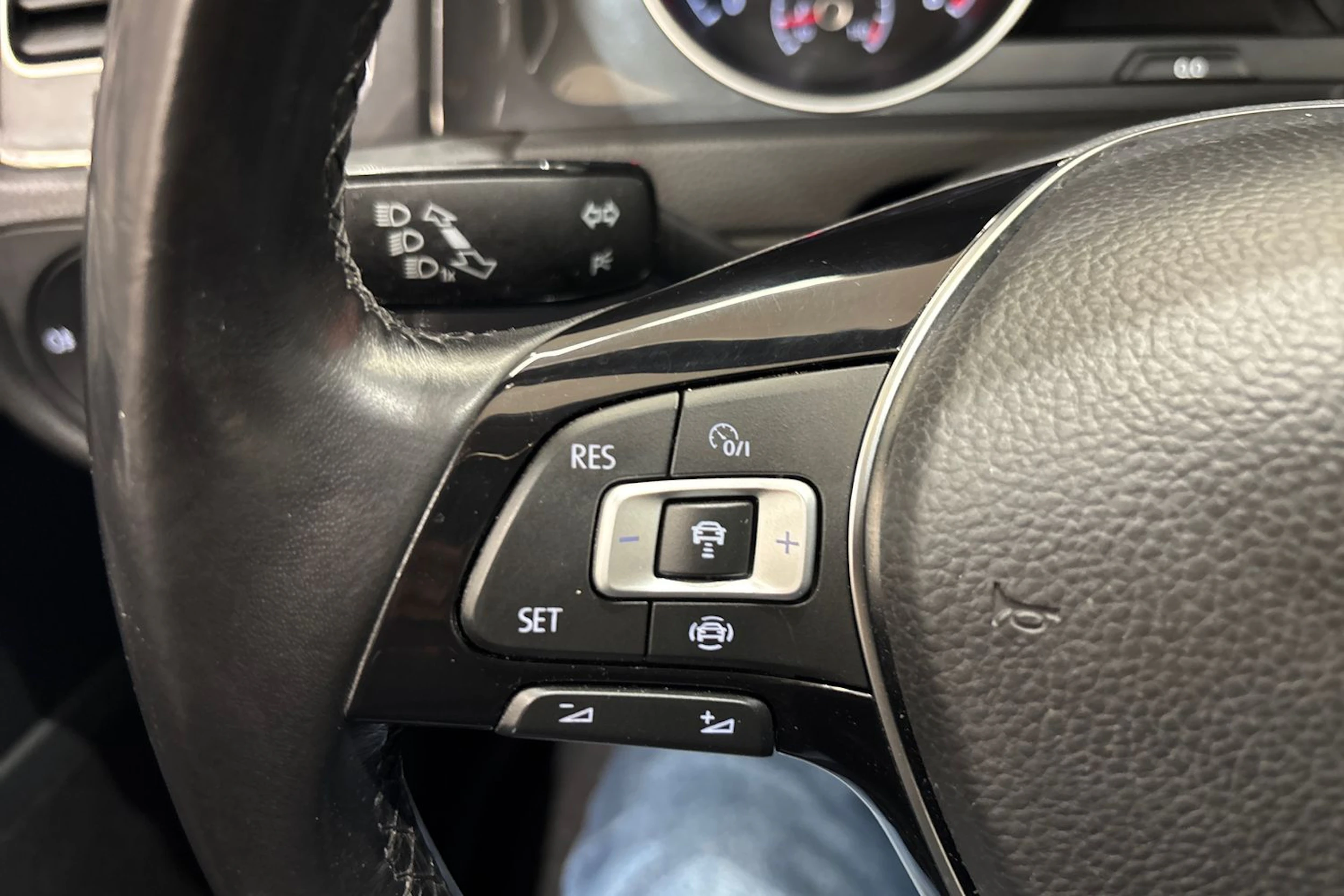 punainen Volkswagen Golf 2019 kuva 18.