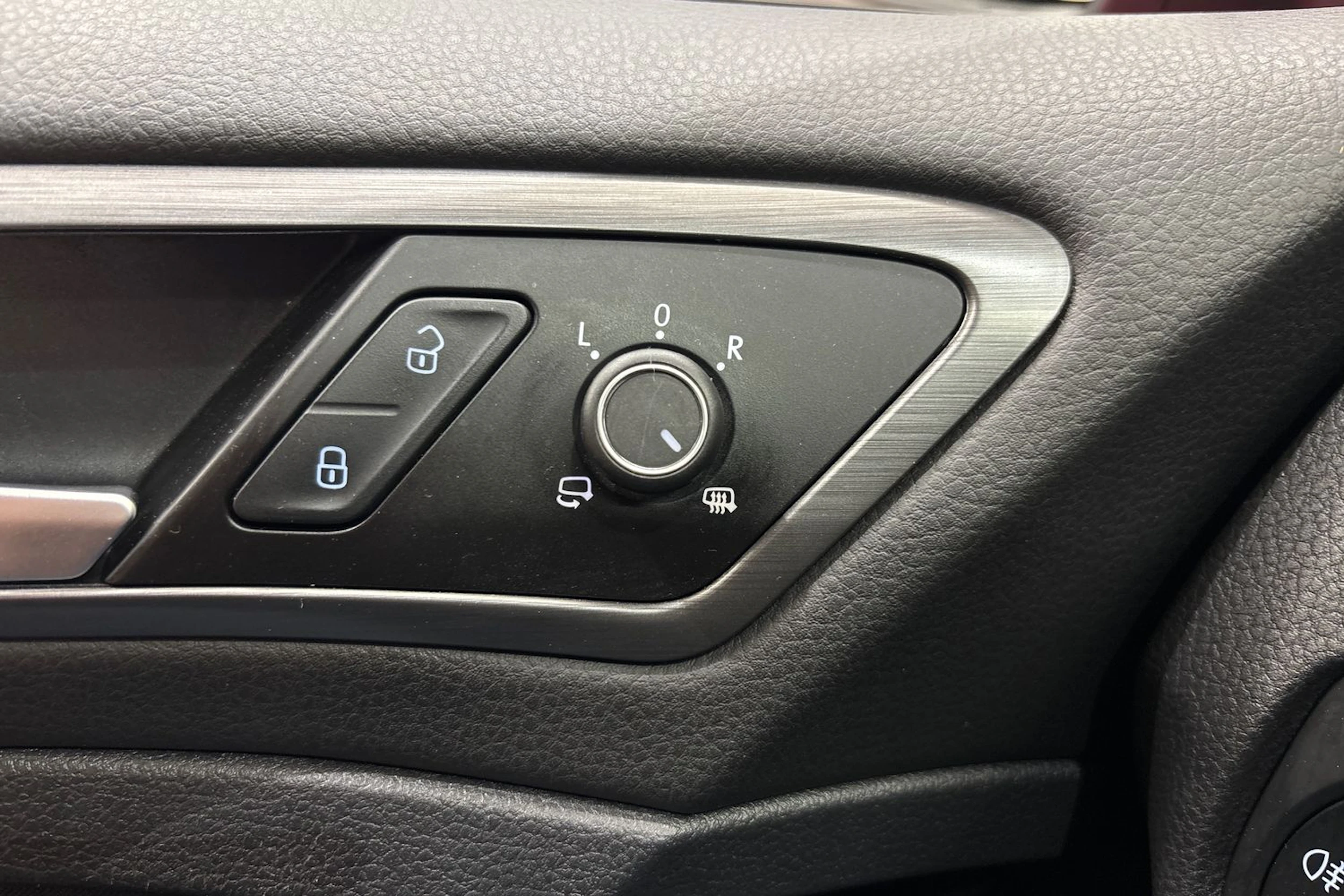 punainen Volkswagen Golf 2019 kuva 21.