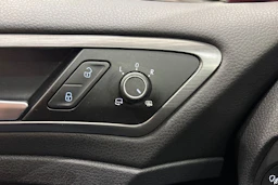 punainen Volkswagen Golf 2019 kuva 21.