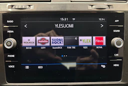 punainen Volkswagen Golf 2019 kuva 22.