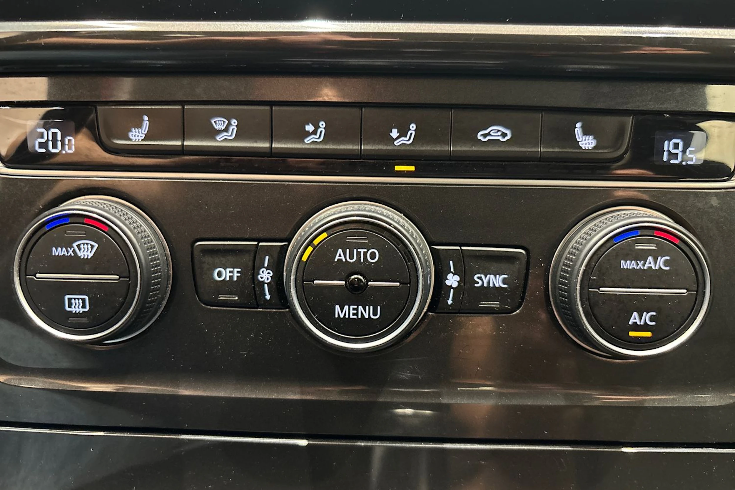 punainen Volkswagen Golf 2019 kuva 25.