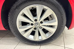 punainen Volkswagen Golf 2019 kuva 27.