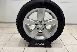 punainen Volkswagen Golf 2019 kuva 29.