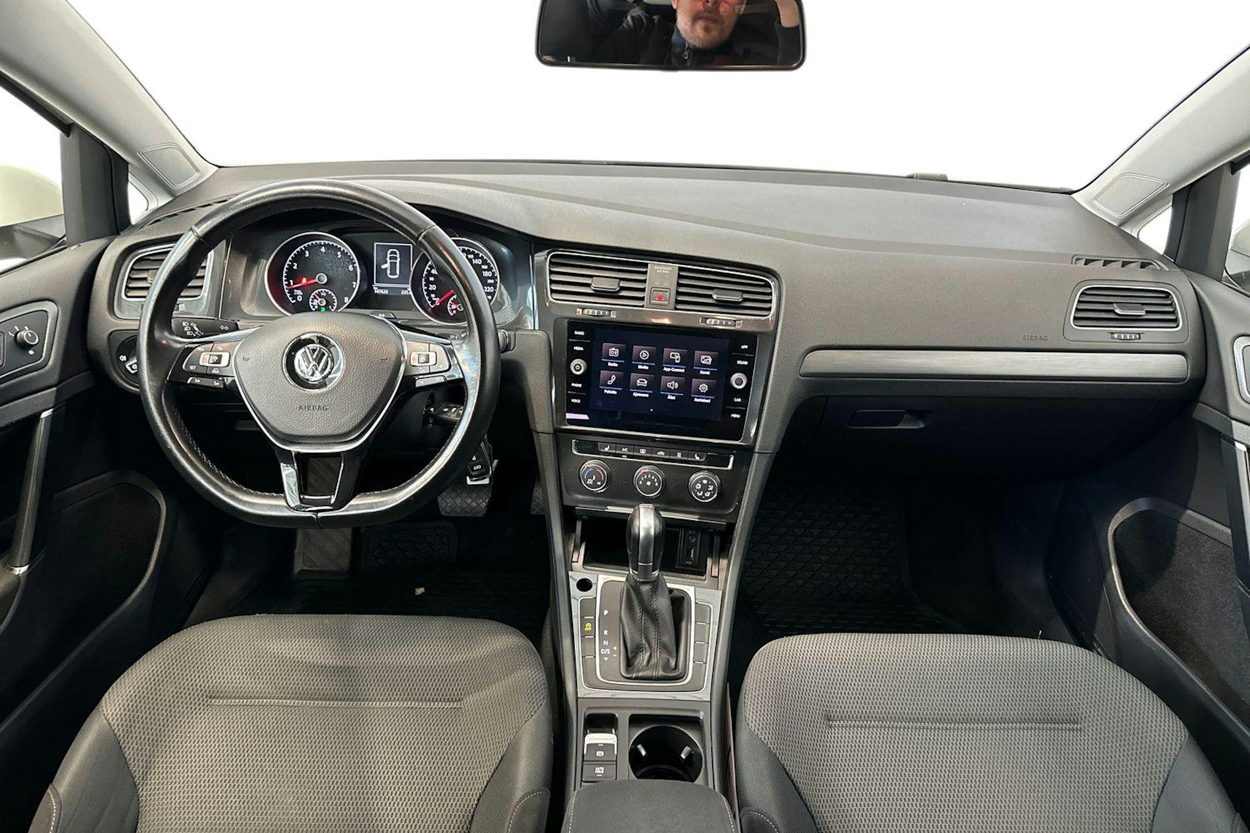 valkoinen Volkswagen Golf 2018 kuva 9.