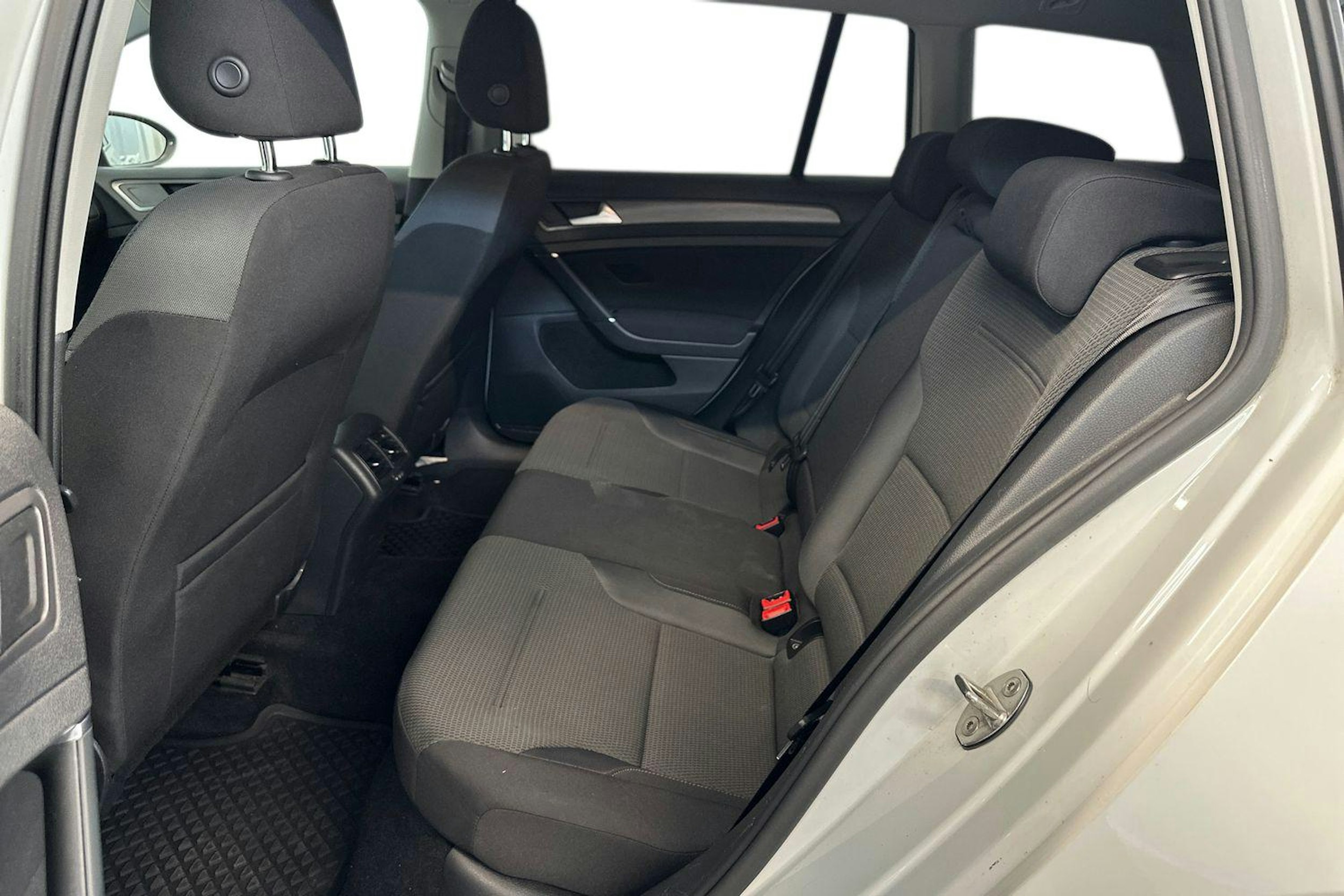 valkoinen Volkswagen Golf 2018 kuva 10.