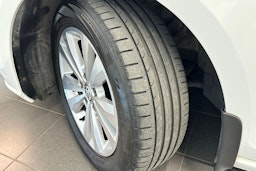 valkoinen Volkswagen Golf 2018 kuva 13.