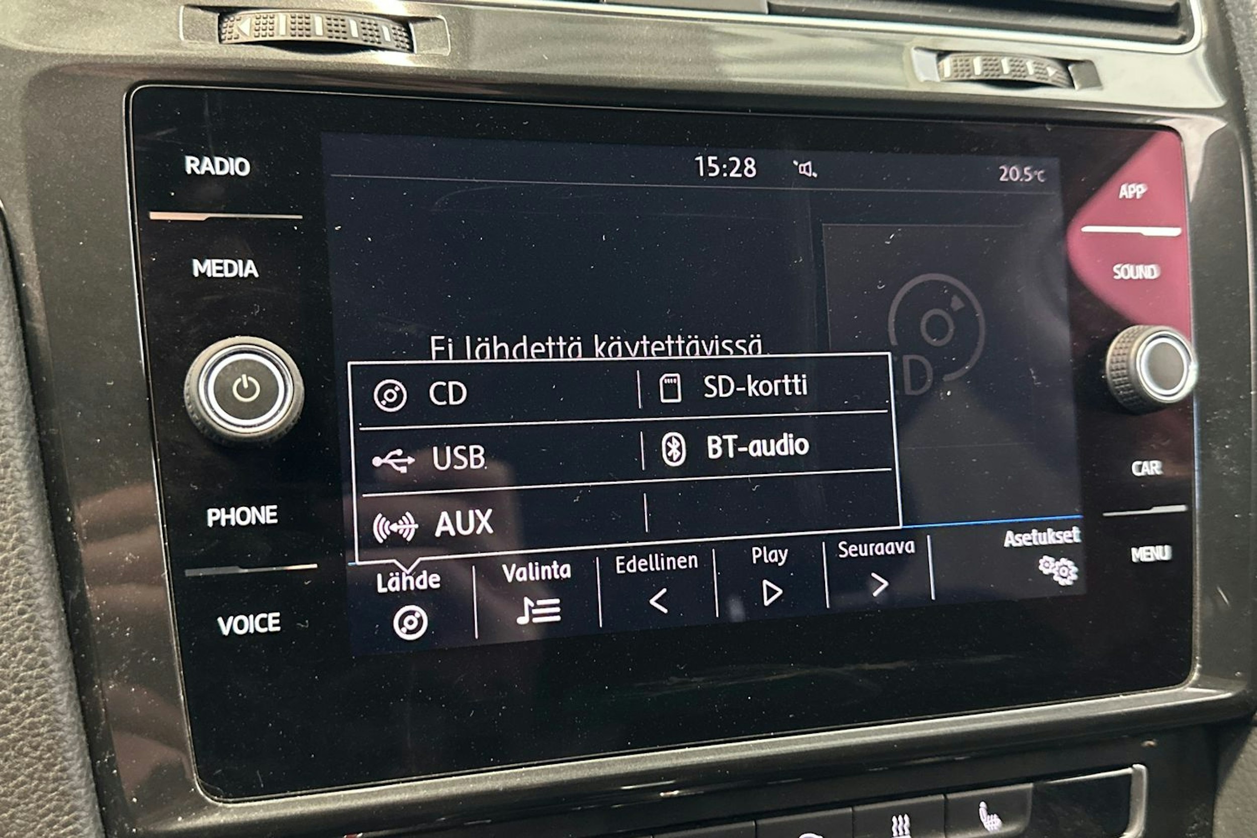 valkoinen Volkswagen Golf 2018 kuva 21.