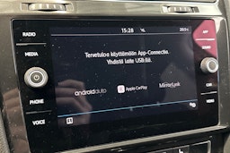 valkoinen Volkswagen Golf 2018 kuva 22.