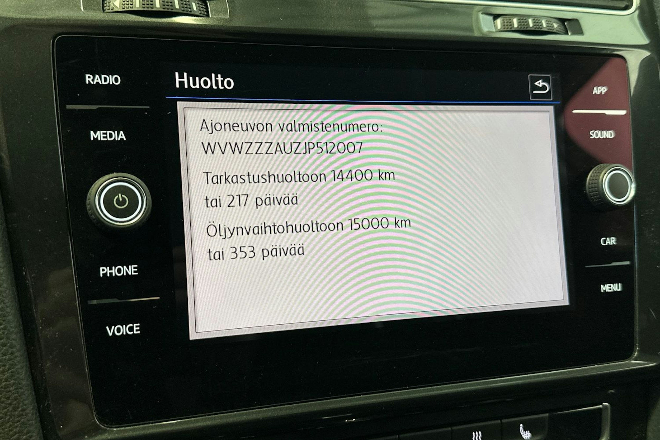 valkoinen Volkswagen Golf 2018 kuva 23.