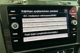 valkoinen Volkswagen Golf 2018 kuva 24.