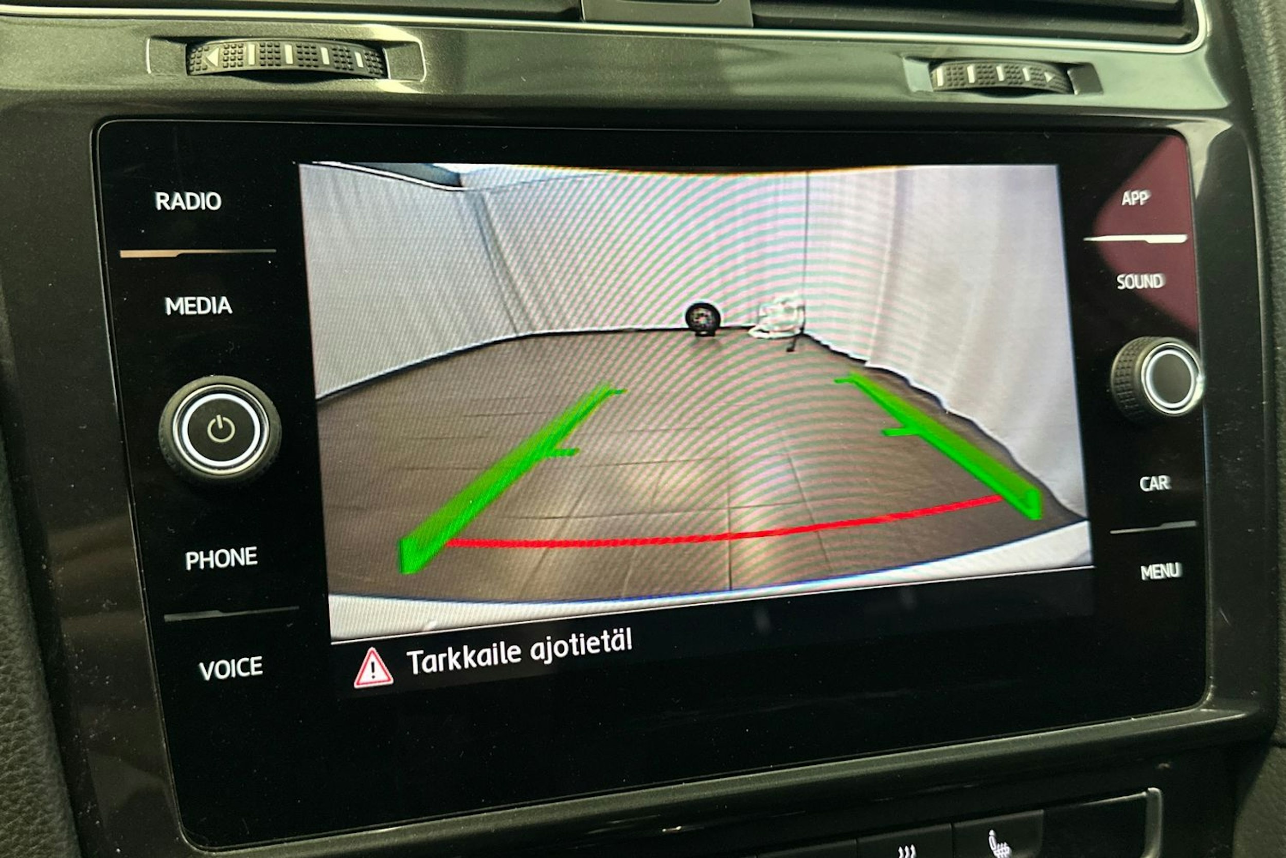 valkoinen Volkswagen Golf 2018 kuva 26.