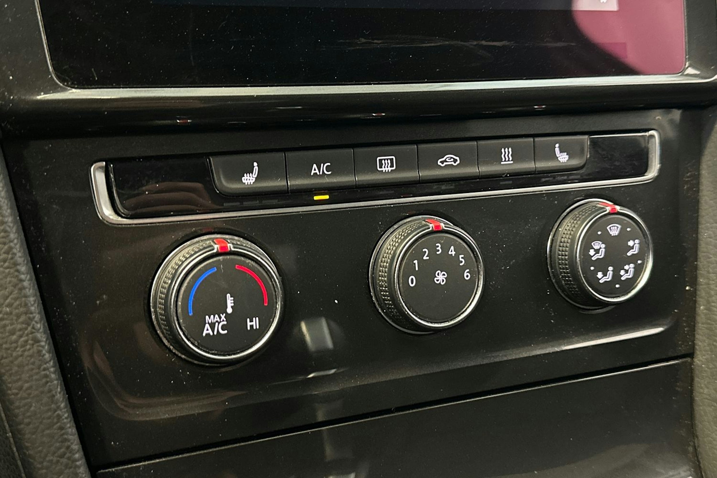 valkoinen Volkswagen Golf 2018 kuva 27.