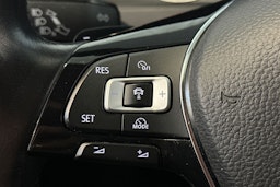 valkoinen Volkswagen Golf 2018 kuva 28.