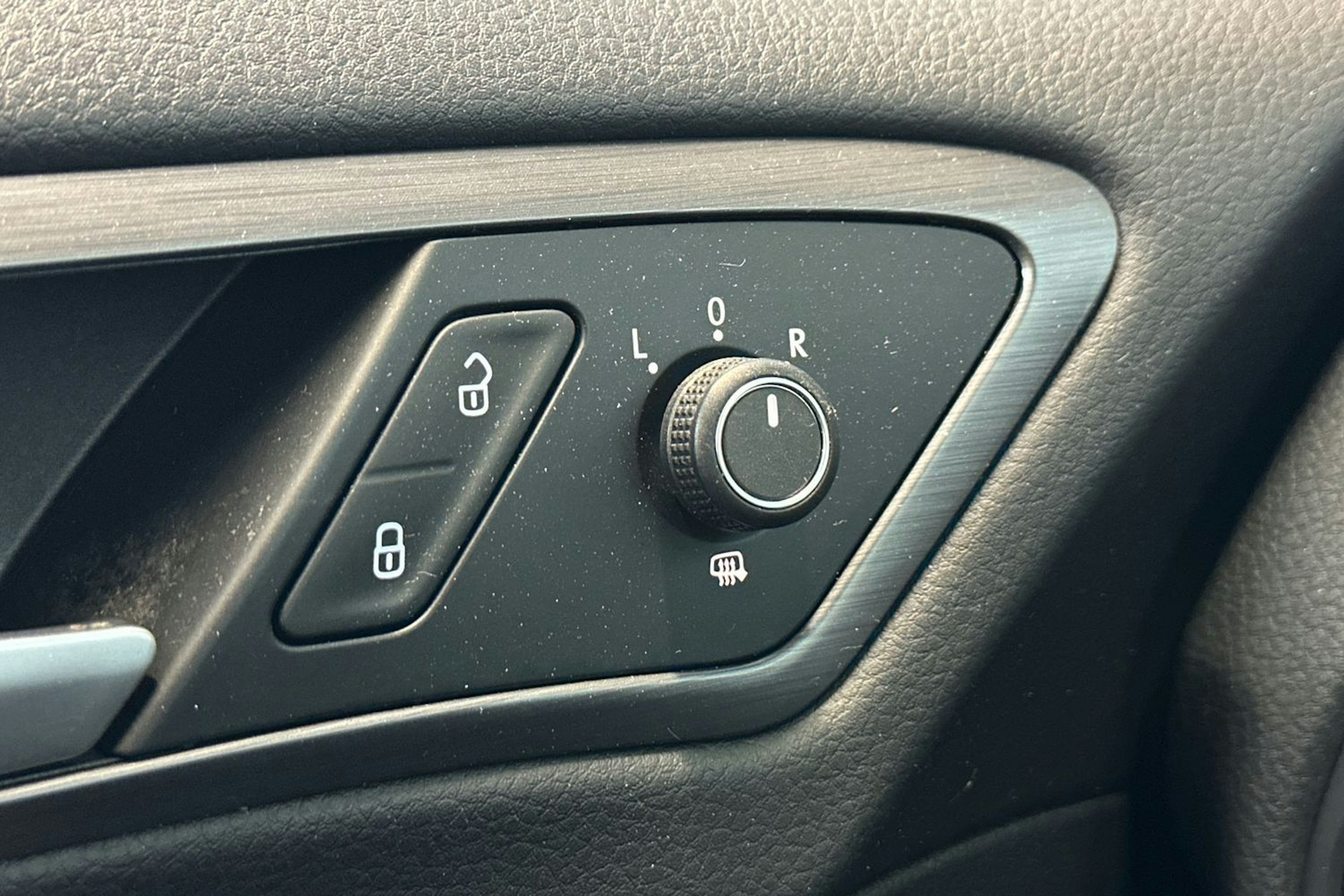 valkoinen Volkswagen Golf 2018 kuva 30.