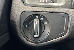 valkoinen Volkswagen Golf 2018 kuva 31.