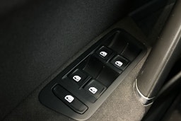 valkoinen Volkswagen Golf 2018 kuva 32.