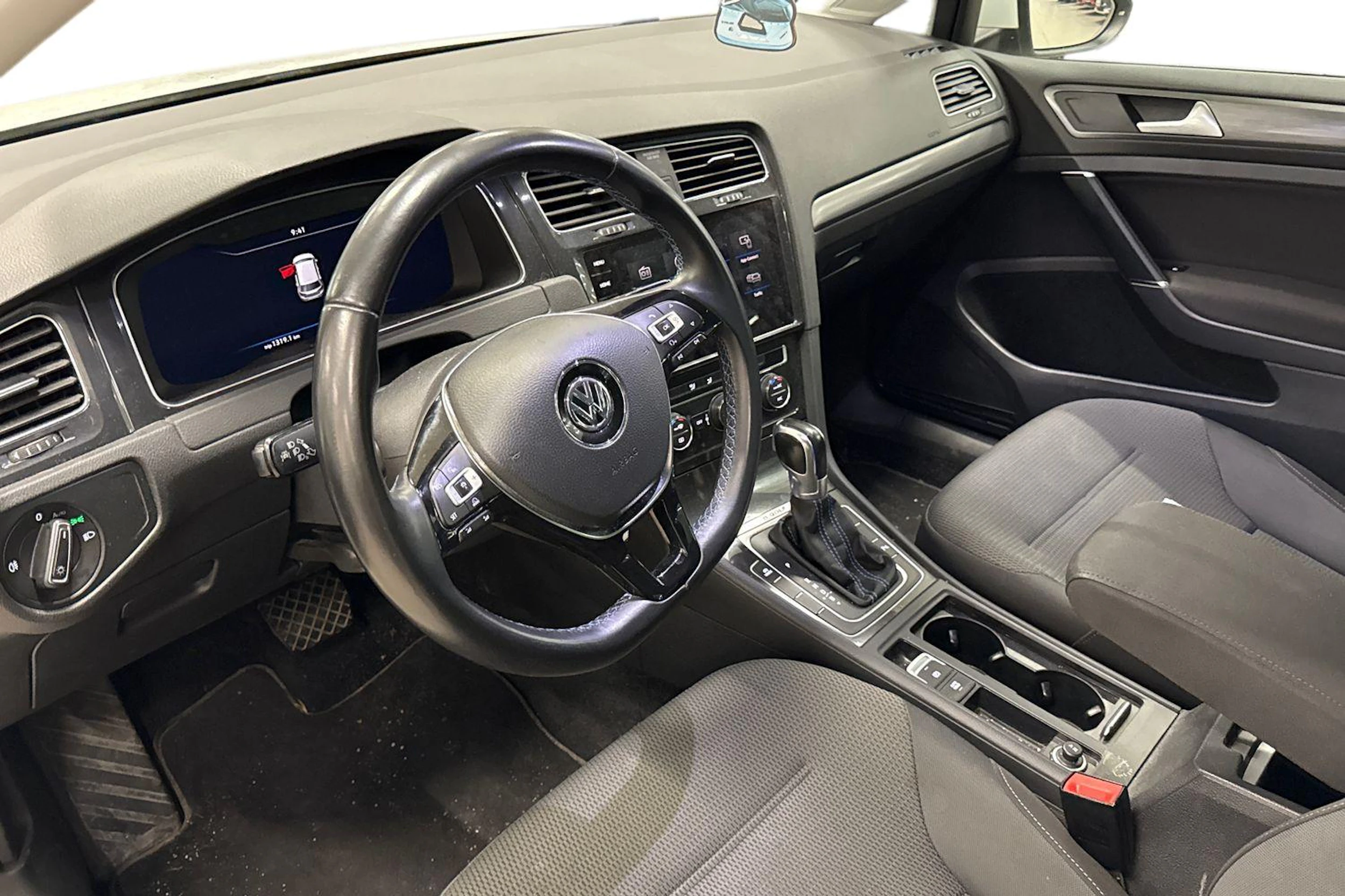 valkoinen Volkswagen Golf 2018 kuva 3.
