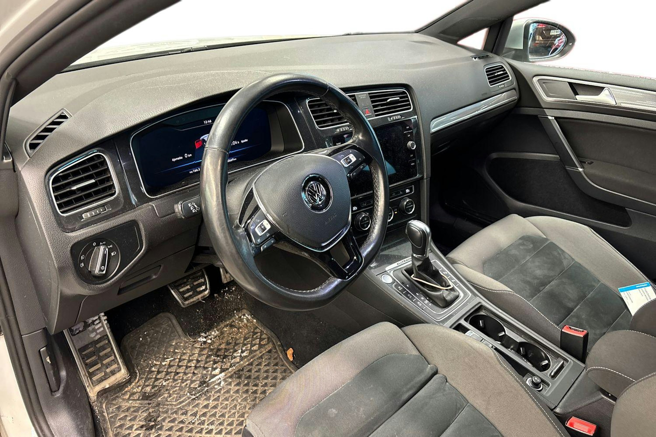 valkoinen Volkswagen Golf 2018 kuva 3.