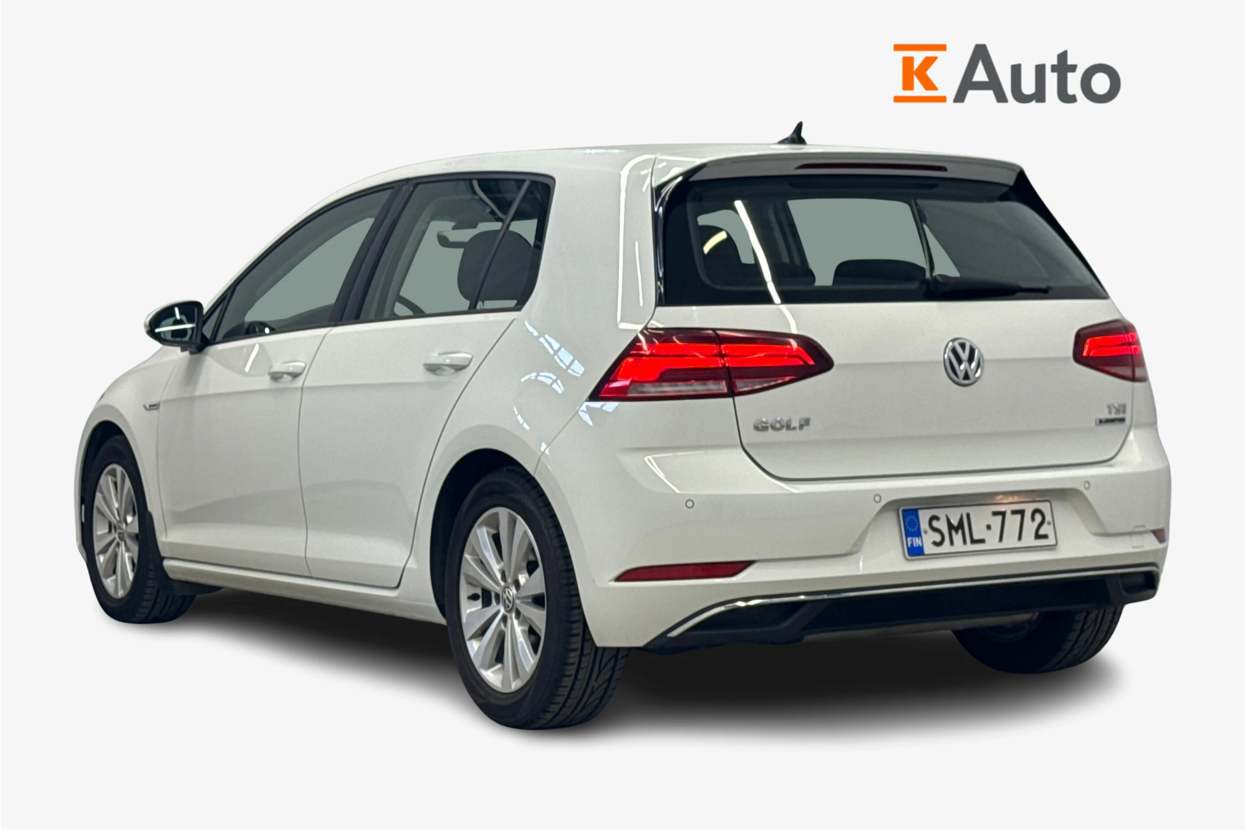valkoinen Volkswagen Golf 2018 kuva 3.