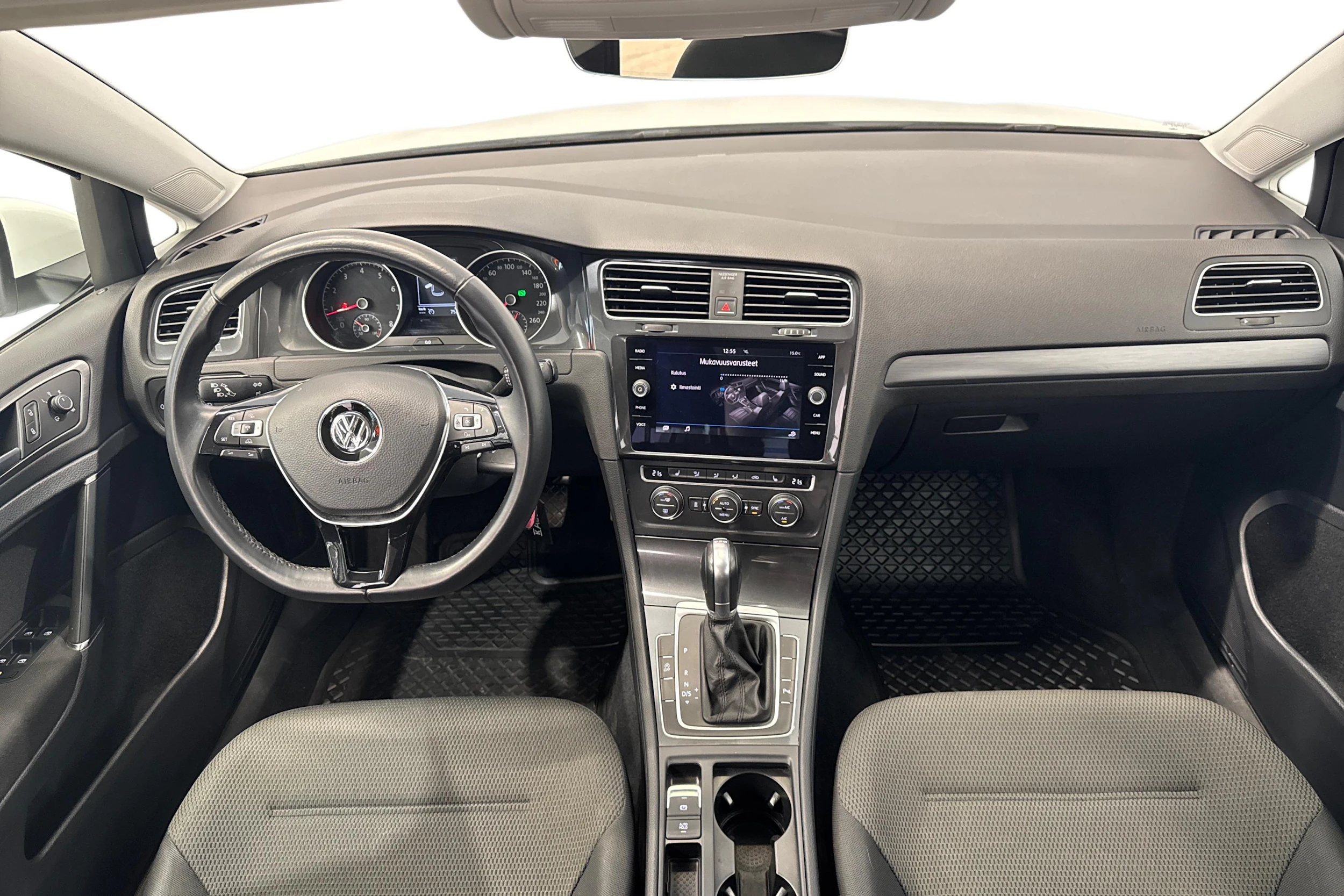 valkoinen Volkswagen Golf 2018 kuva 9.